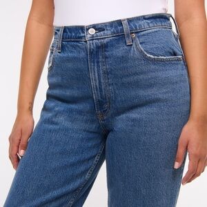 Ultra High 90s Straight Jean Abercrombie & Fitch